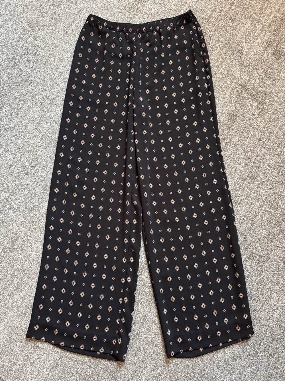 Liz Claiborne Brown Wide-Leg Pants with Cream Geometric Print